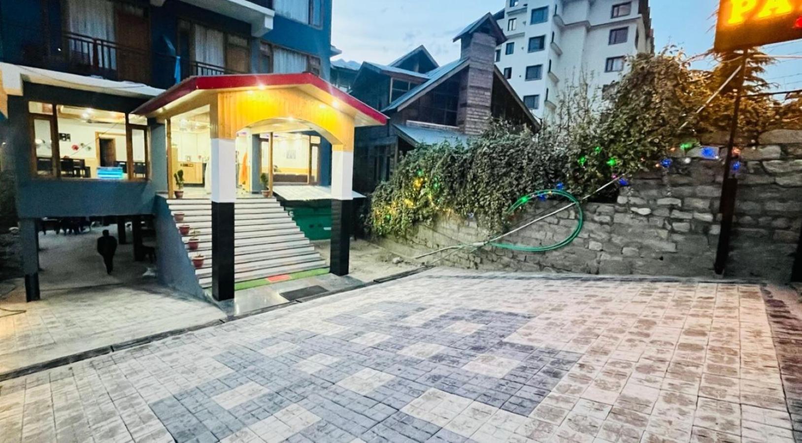 Hotel Sakura Palace Manāli Exterior foto